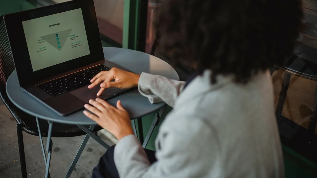 Contenu SEO et tunnel de conversion : transformer vos articles de blog en clients payants (SaaS & entrepreneurs 2026)